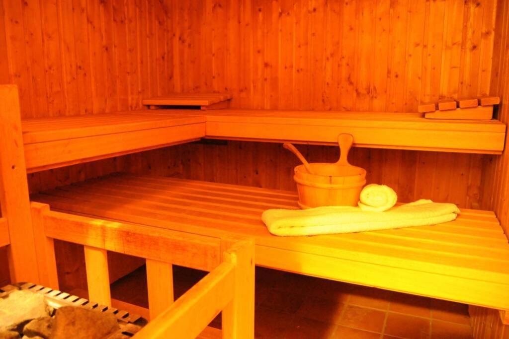 Gemuetliche Wohnung Unter Reet Mit Pool Und Sauna In 카이톰 외부 사진