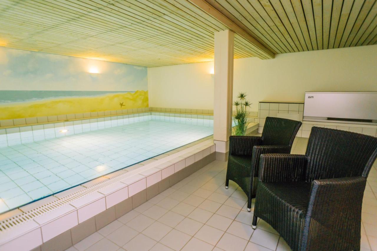 Gemuetliche Wohnung Unter Reet Mit Pool Und Sauna In 카이톰 외부 사진